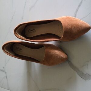 Clarks Women's Tan Suede Sz 9.5 EUC Pumps